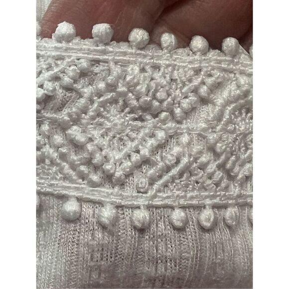 Old Navy White/ embroidery trim,  Knit Top Sz 2XL NWT - Picture 3 of 8